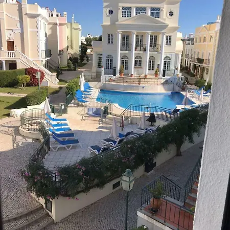 Old Village Design 3 Bedroom Townhouse بيت للعطل