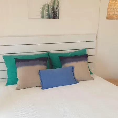 Old Village Design 3 Bedroom Townhouse فيلامورا
