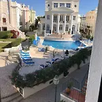 Old Village Design 3 Bedroom Townhouse Vakantiehuis